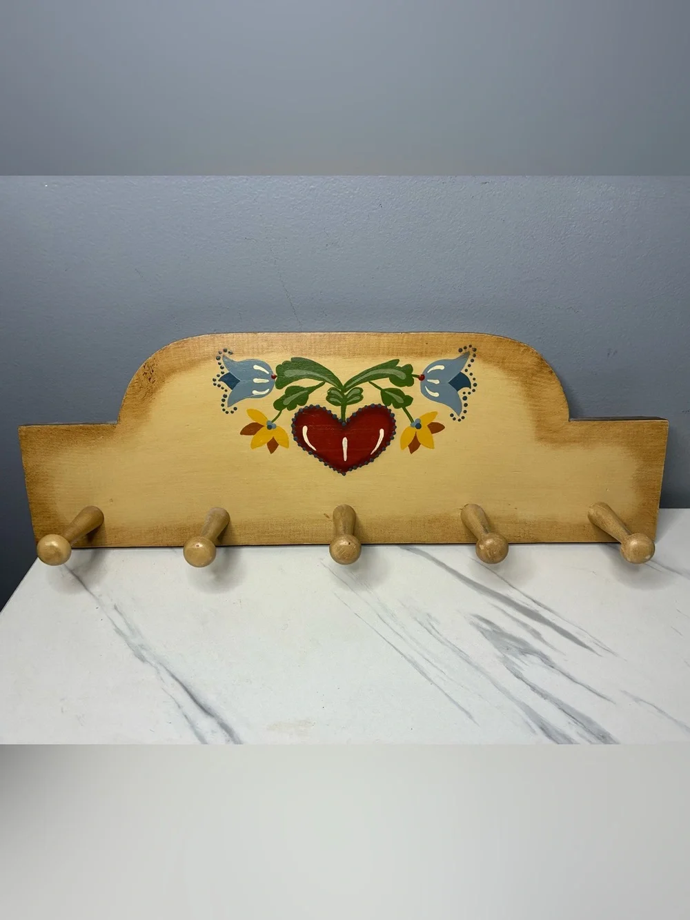 1982 Prairie Pastimes Folk Art Wooden 5 Peg Wall Coat Rack Heart Tulip Decor